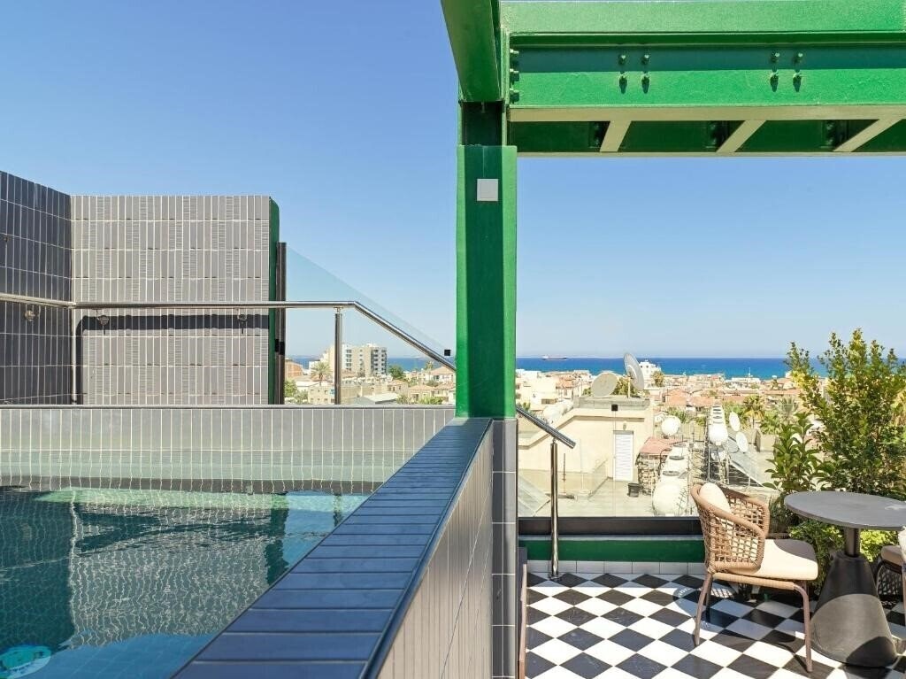 Отель LIV The City Suites 2*