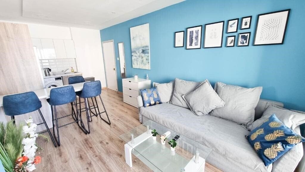 Картинка Modern Retreat: 2BR Stylish Apt with Comfy Rooms! 2*