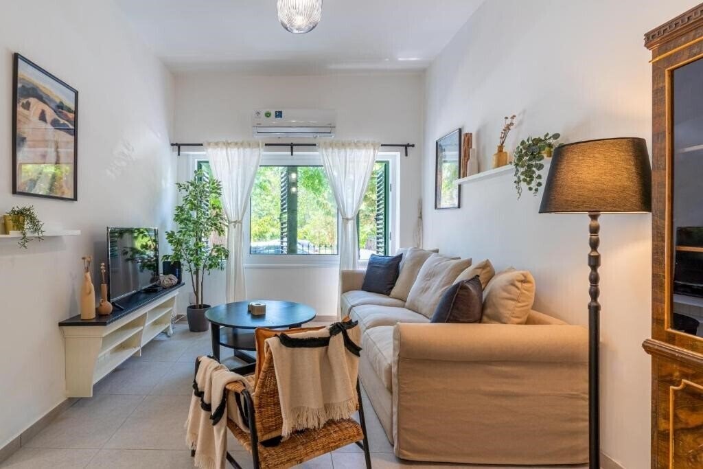 Фото Arty Haven - Spacious 3-BR House in Larnaca 2*