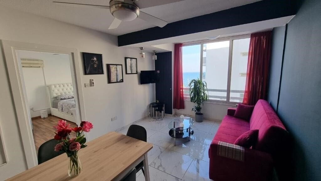 Фото Stylish Beach Apt W/ Sea View + Pool + 200mbit 2*