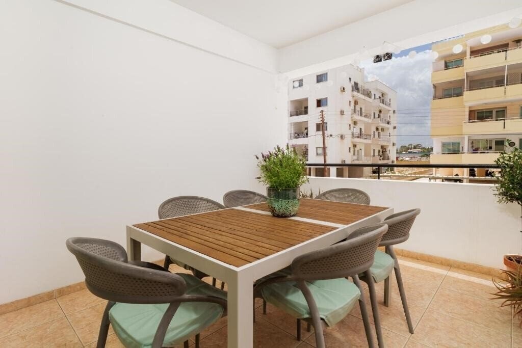 Изображение Olivia Mackenzie Spacious 2BR Pool View, Sleeps 6 2*