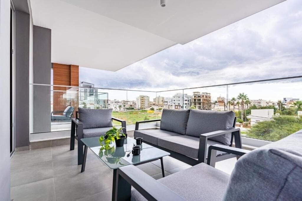 Картинка Sunshine 1-Bedroom Apartment In Larnaca 2*