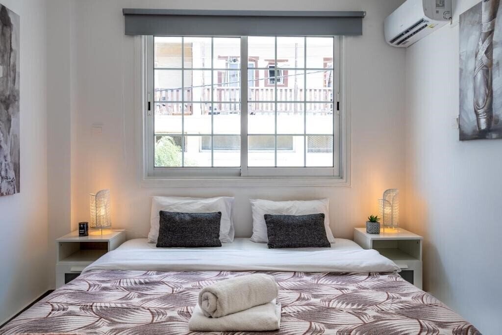 Фото Milas 1-BR Apartment in Larnaca 2*