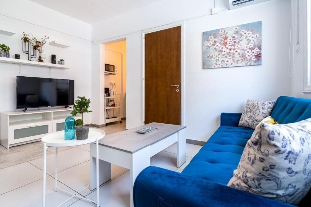 Фотография Milas 1-BR Apartment in Larnaca 2*