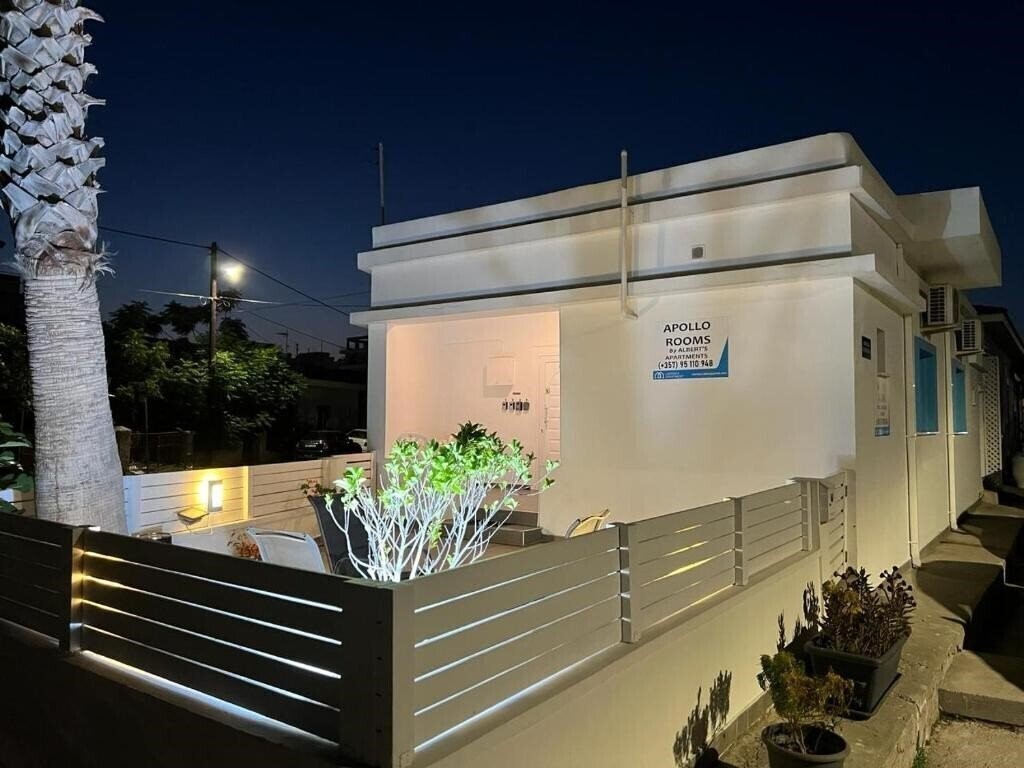 Готель Apollo Rooms by Alberts Apartment 2*