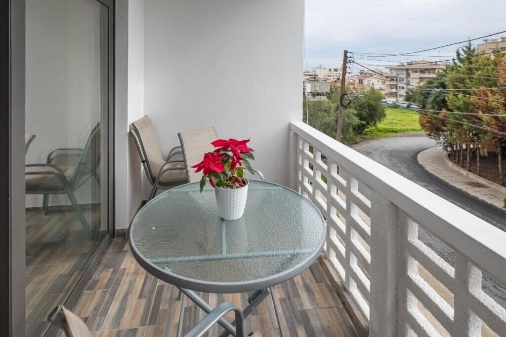 Отель Happy Stay Apartment - Halefka Court 2*