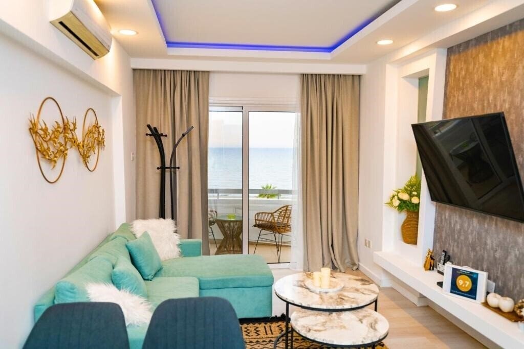 Готель Lazuli Sea View Beachfront Ap 21 2*