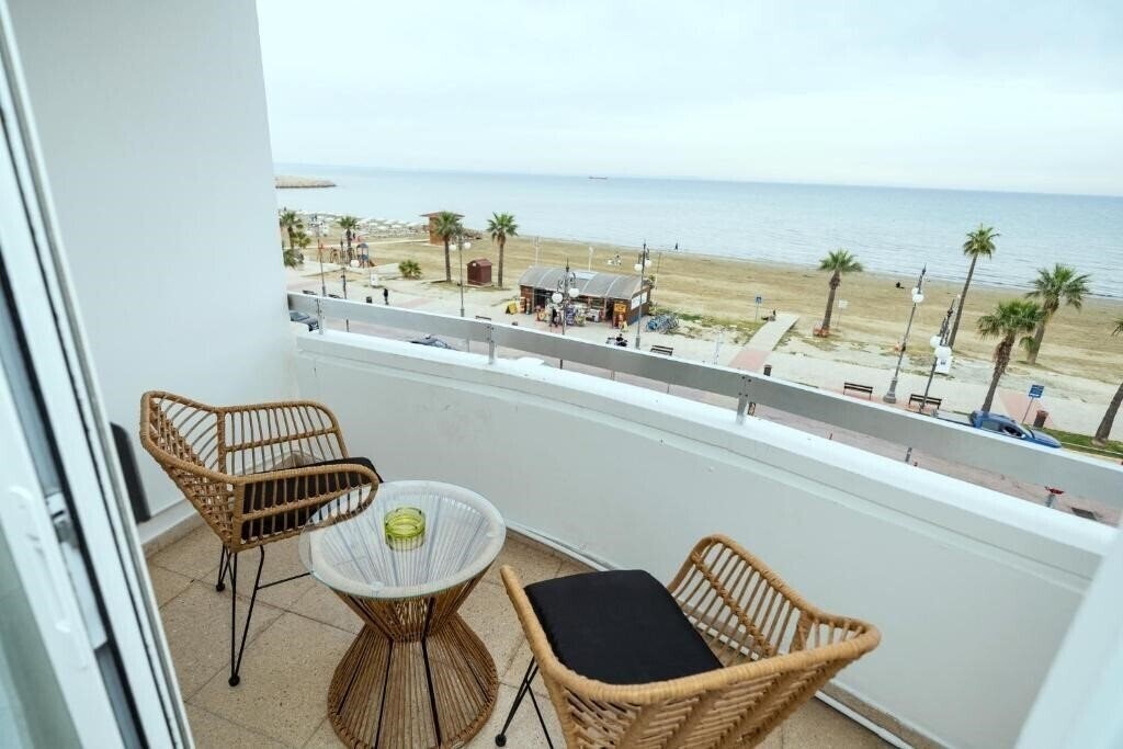 Фотографія Lazuli Sea View Beachfront Ap 21 2*