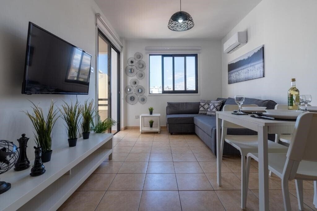 Отель Polyn 1- Bedroom Apartment in Larnaca 2*