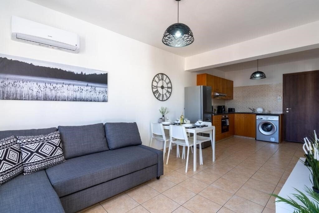 Фотография Polyn 1- Bedroom Apartment in Larnaca 2*