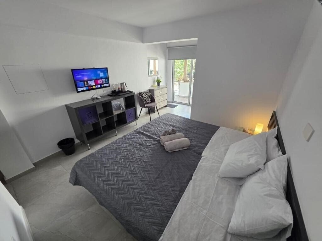 Отель Town Centre Suites 2*