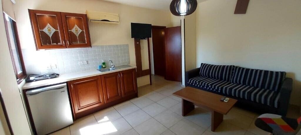 Фото Lakis Court 3*