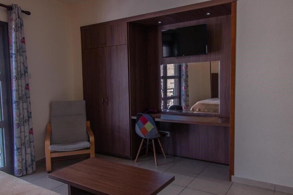 Картинка Lakis Court 3*