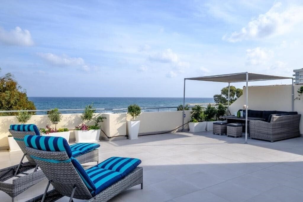 Отель The Coral Penthouse 3*