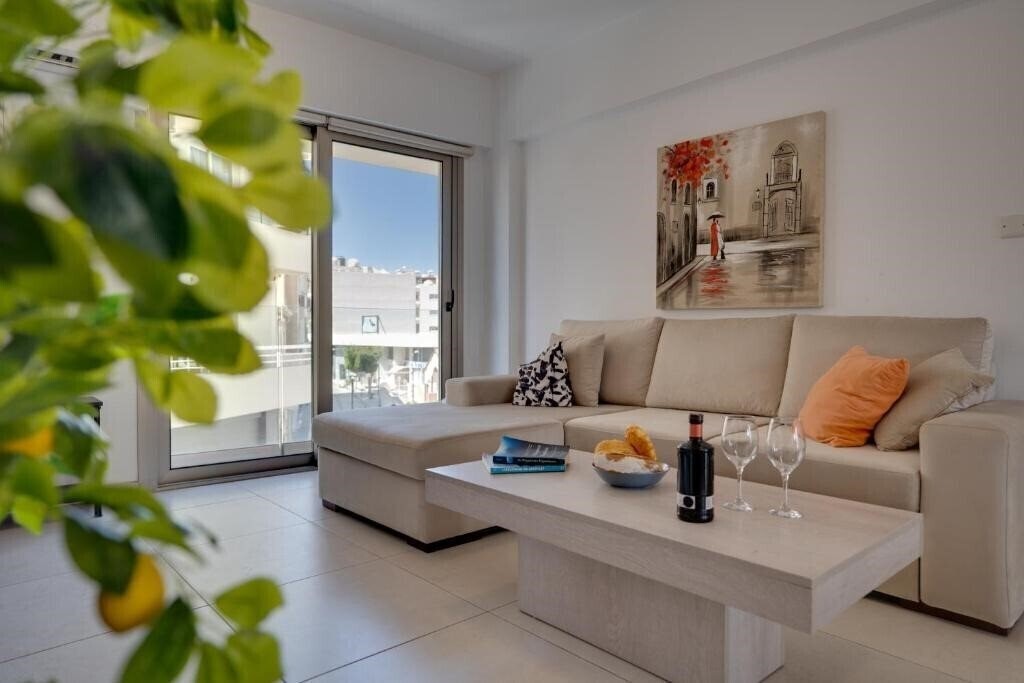 Фото Lemon Paradise City Centre 200m From Beach 2*