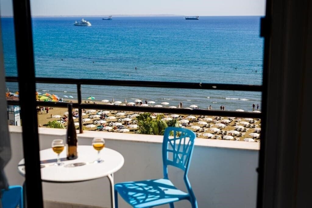 Готель Krasas Beach Apts 3*