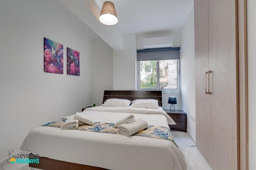 Фото Parrots Paradise 100m From Finikoudes Beachfront 3*