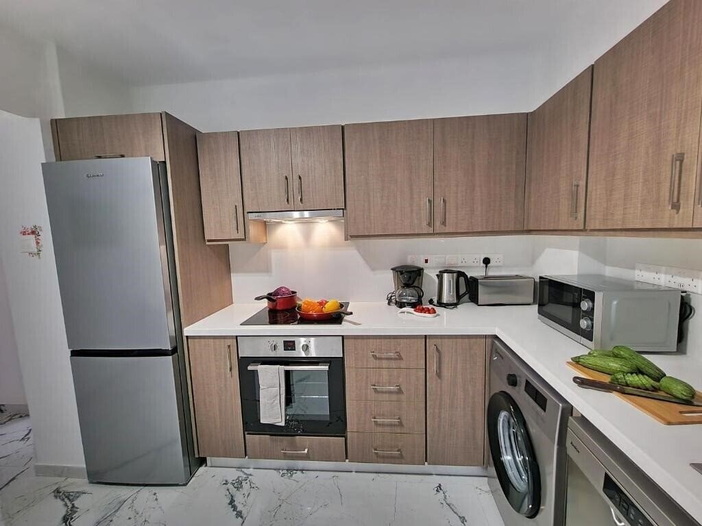 Зображення Parrots Paradise 100m From Finikoudes Beachfront 3*