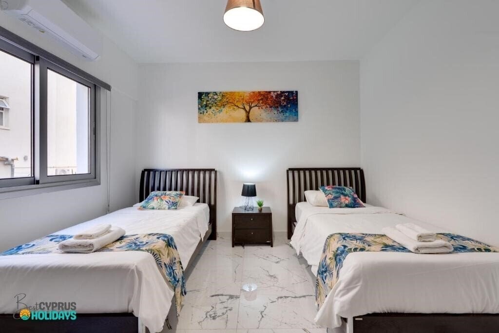 Картинка Parrots Paradise 100m From Finikoudes Beachfront 3*