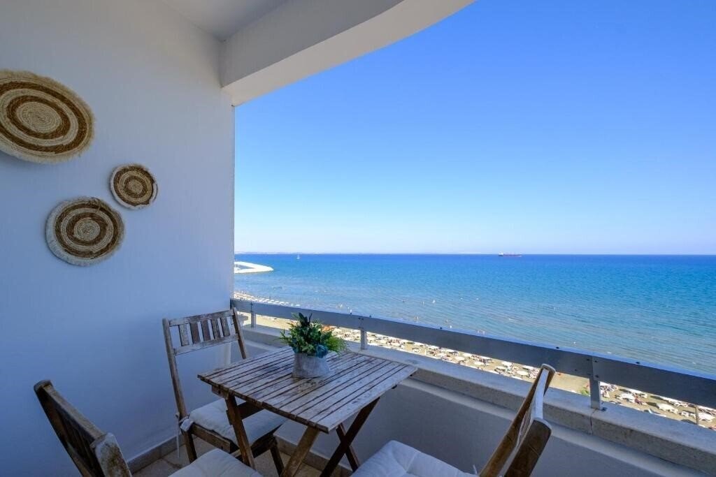 Готель Lazuli Sea View Beachfront Ap 61 3*