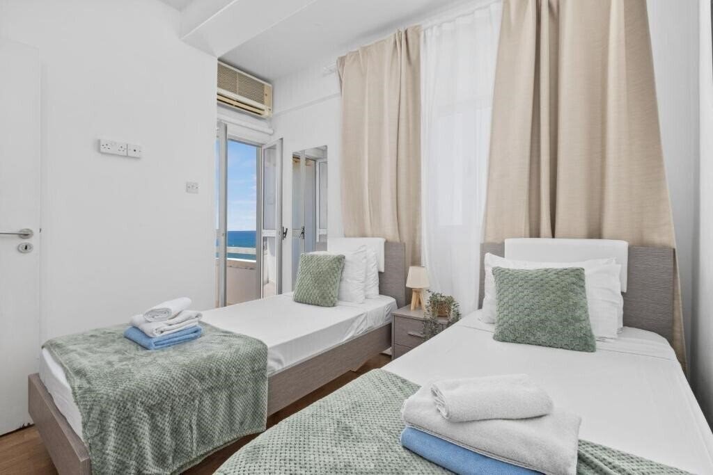 Фото Lazuli Sea View Beachfront Ap 61 3*