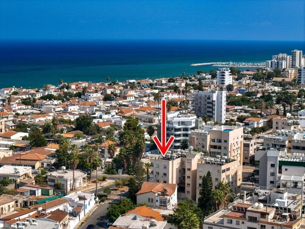 Отель Large Apartment Close To Finikoudes Beach With 2 Balconies 3*