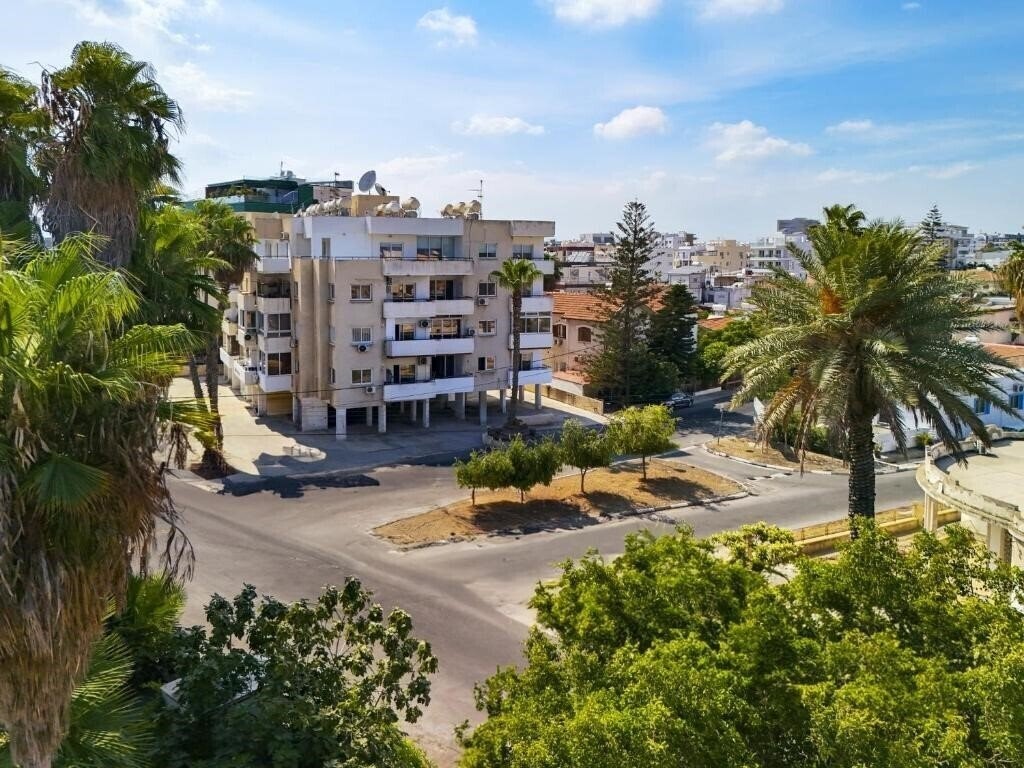Картинка Large Apartment Close To Finikoudes Beach With 2 Balconies 3*