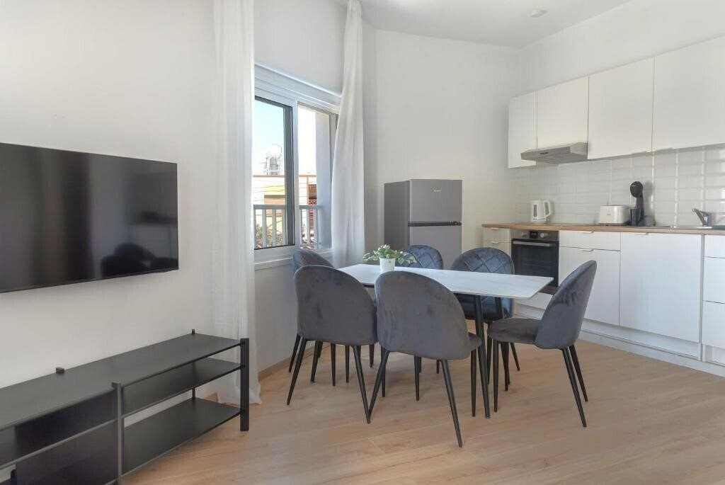 Фото Phaedrus Living: City Breeze Residences Urbanity 2*