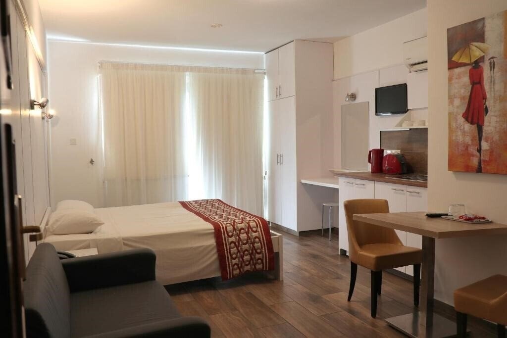Отель Layiotis Hotel Apartments 2*