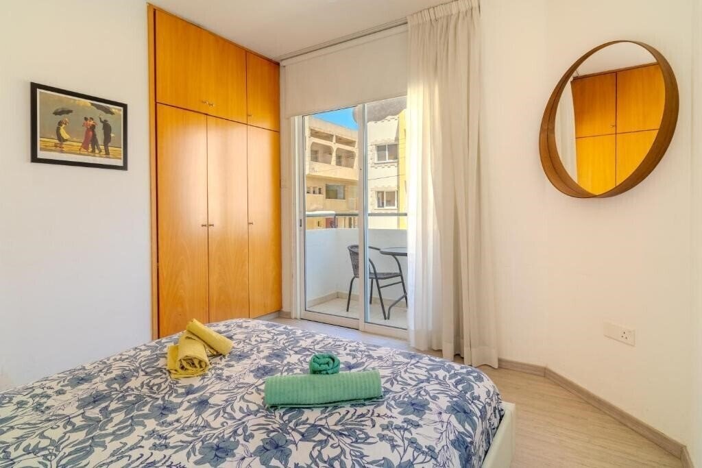 Фото Helios Mackenzie One Bedroom Flat 2*
