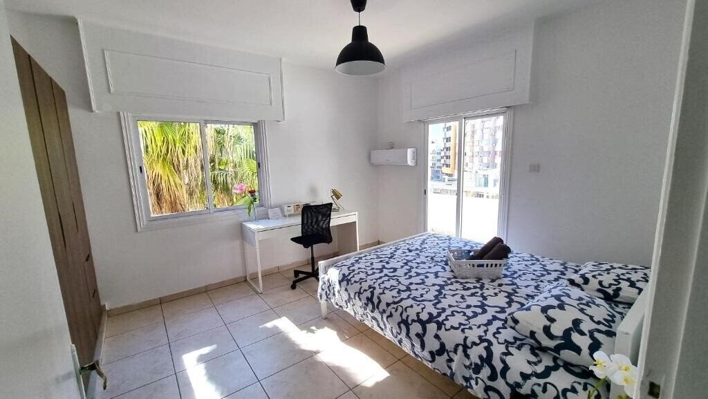 Фото Center 2BR Apt W/ Parking & 250m Walk From Beach 2*