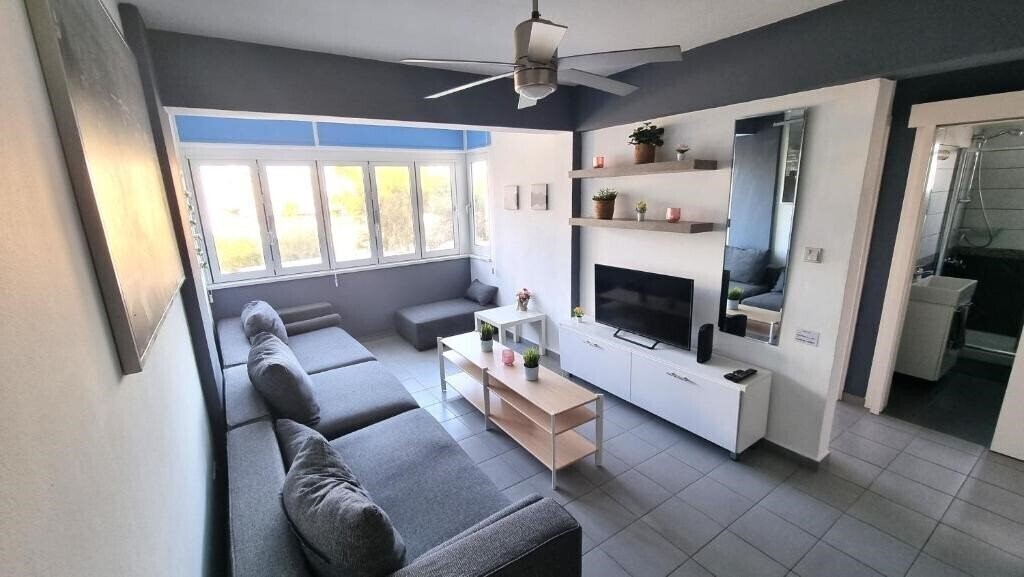 Отель Beachside Comfort - 2BR Apt, 5 Min To The Beach 2*
