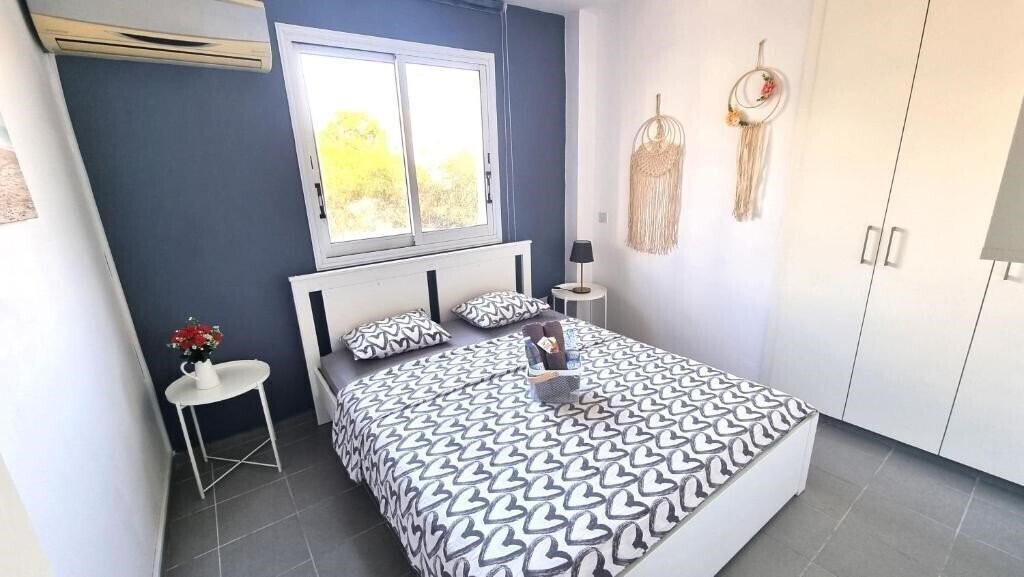 Фото Beachside Comfort - 2BR Apt, 5 Min To The Beach 2*