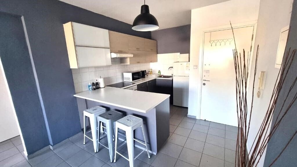 Изображение Beachside Comfort - 2BR Apt, 5 Min To The Beach 2*