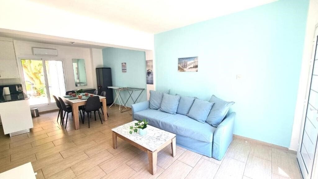 Изображение Dream Escape Apt 1 - 6 Min Walk To Kastella Beach! апартаменты