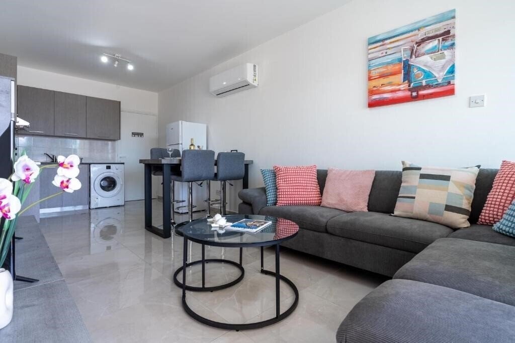 Отель Andrea 3-Bedroom Apt In Mackenzie апартаменты