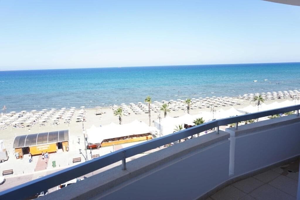 Отель Lazuli Sea View Beachfront Ap 43 3*