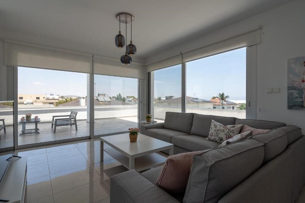 Фото Harmonia 2-BR Apt In Livadia 3*