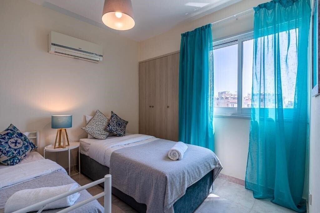 Фото Sunny 2-BR Apartment In Mackenzie 3*