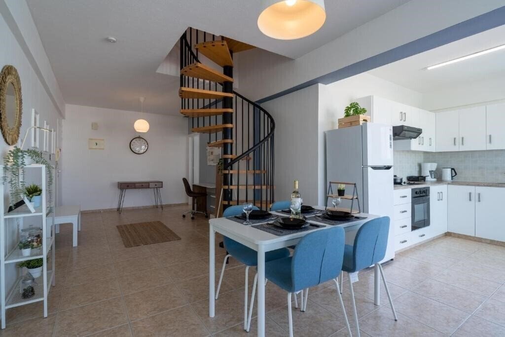 Отель Chloris 3 - Bedroom Apartment W/ Pool In Larnaca 3*