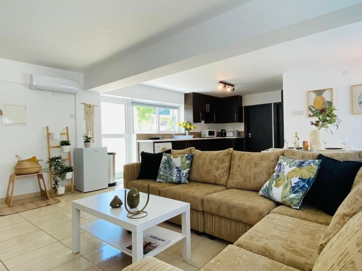 Готель Serenas 2-BR Apartment In Larnaca 2*