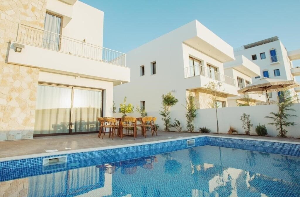 Фотографія Liv&Co Suites Villas 4*
