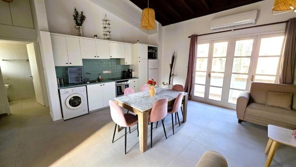 Отель Lovely 1BR in Old Town City Center & 4 Min to Beach 3*