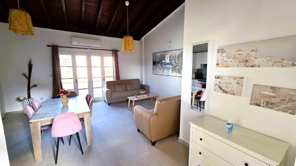 Картинка Lovely 1BR in Old Town City Center & 4 Min to Beach 3*