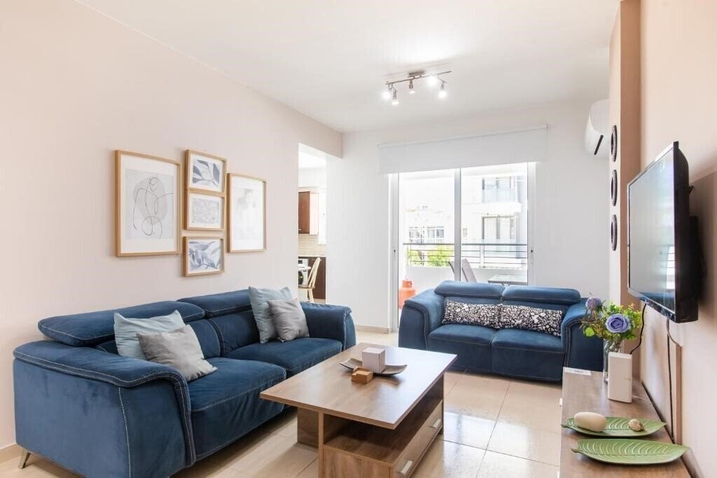 Отель Apollo 2-BR Apt In Larnaca апартаменты