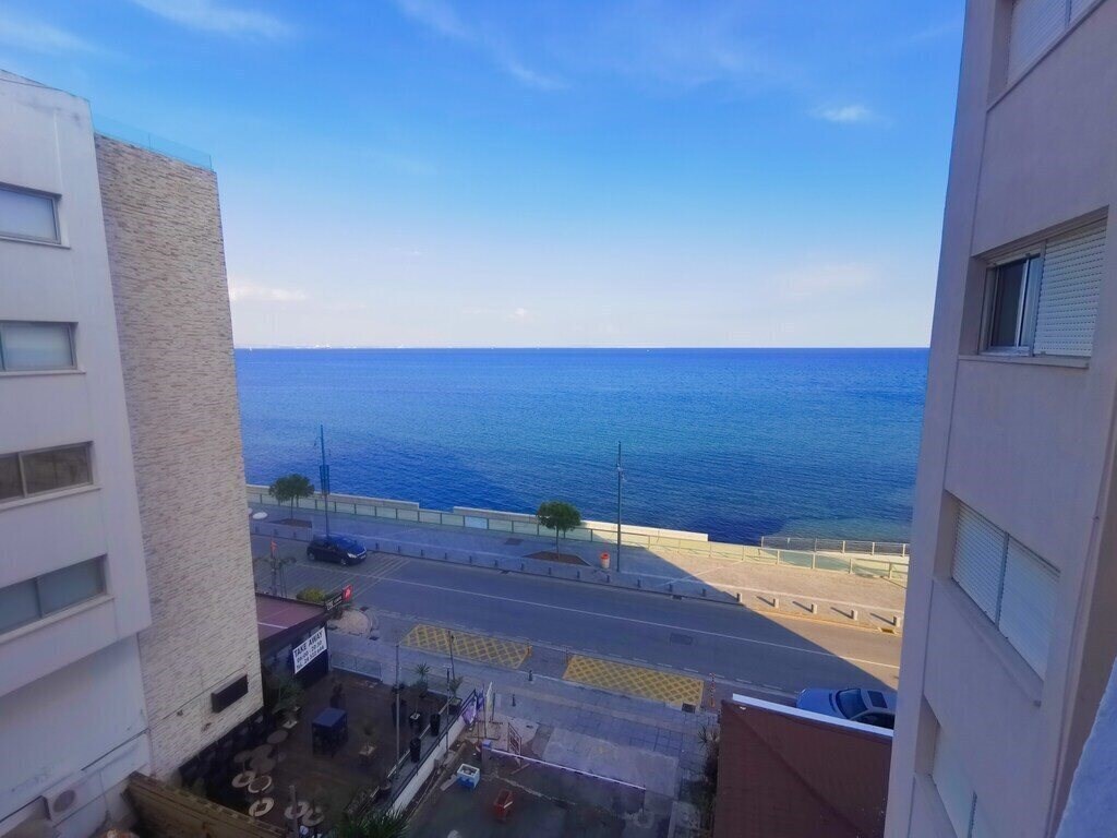 Готель Flirty Flamingo Seaview Seafront Apartment апартаменты
