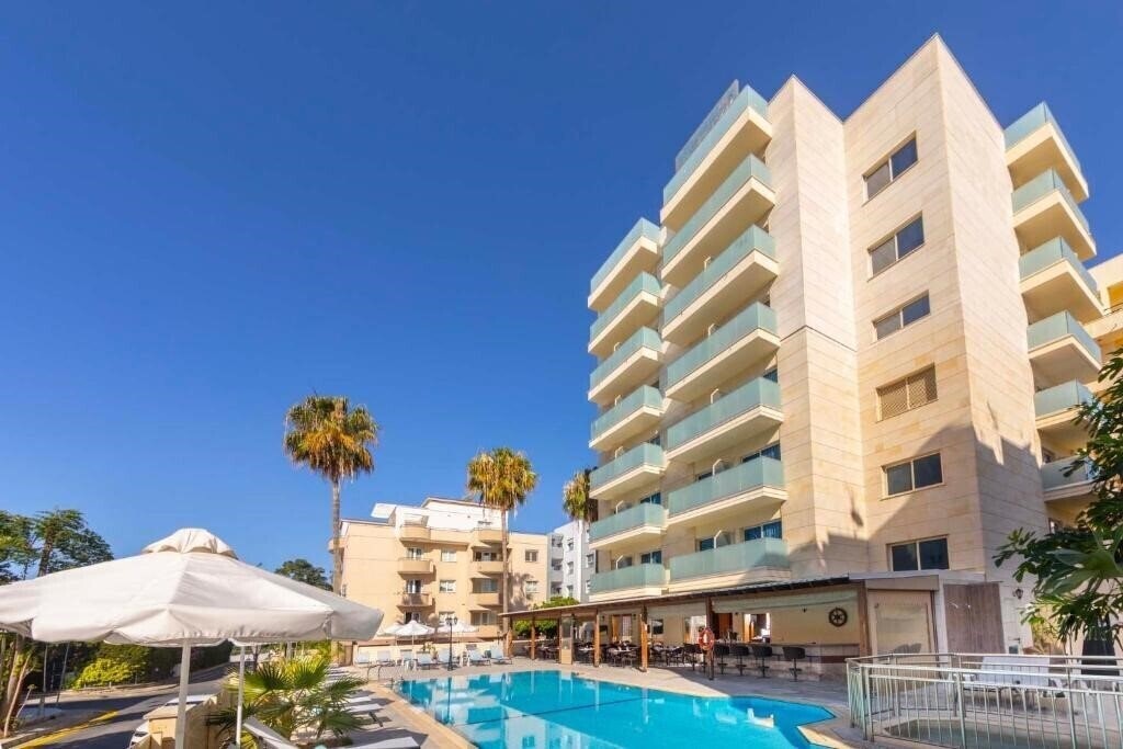 Готель Kapetanios Limassol Hotel 3*