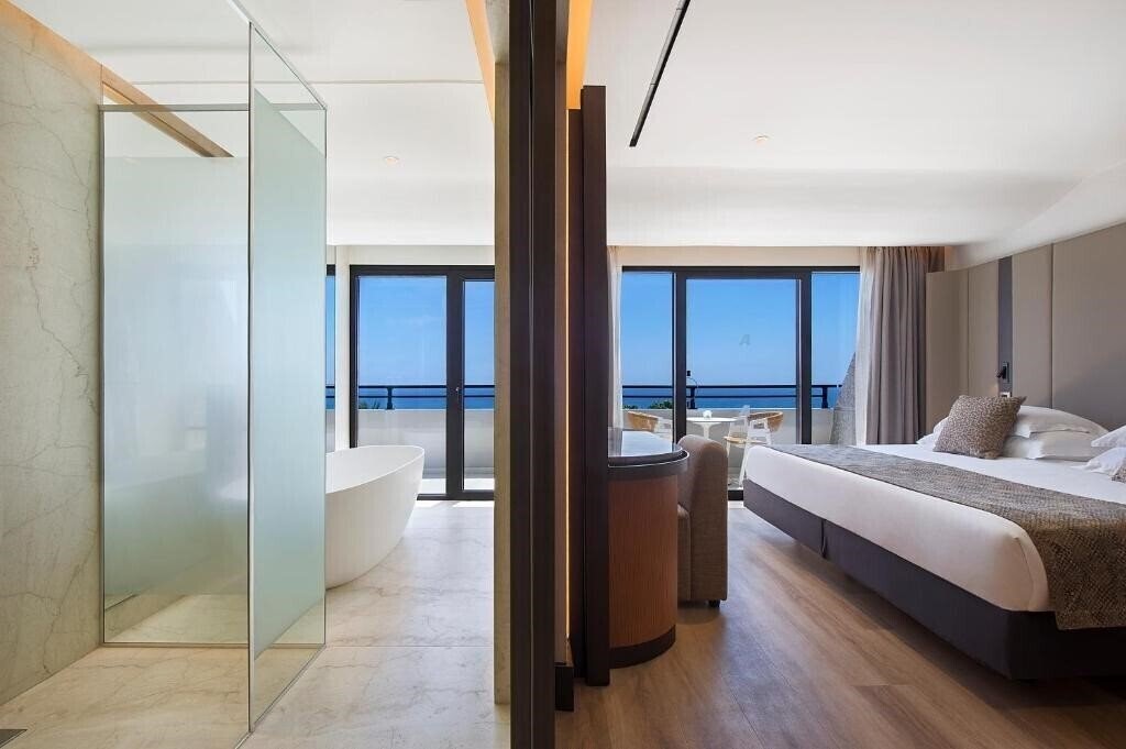 Картинка Amathus Beach Hotel 5*