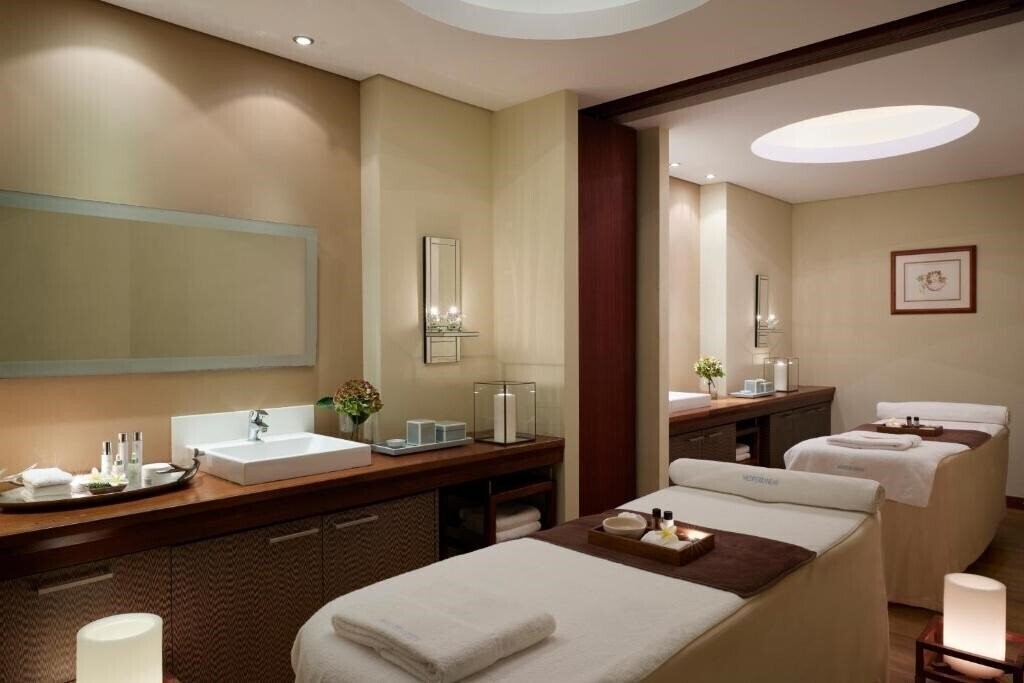 Фото Mediterranean Beach Hotel 4*