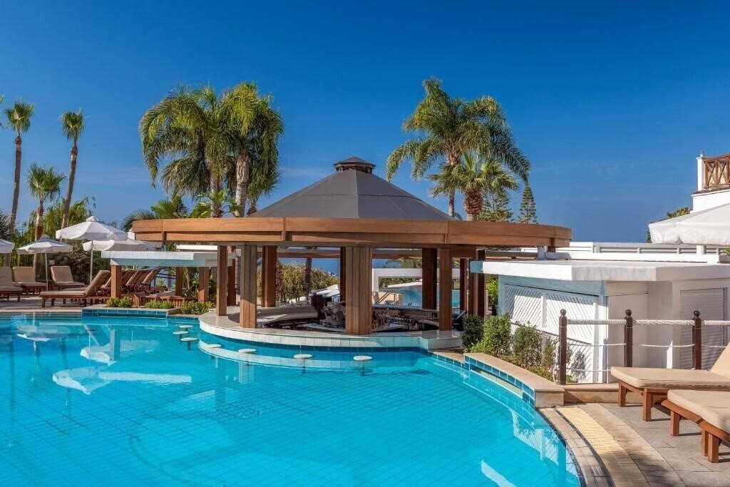 Фотографія Mediterranean Beach Hotel 4*